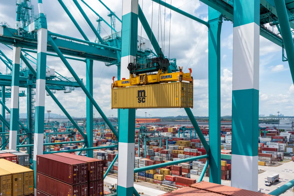 New Study Evaluates Traffic Flow And Carbon Emissions At Six Major Seaports